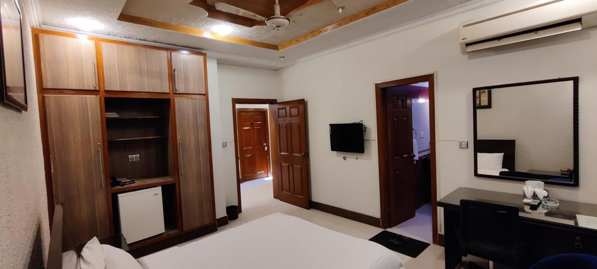 Hotel Capri Executive Islamabad Esterno foto