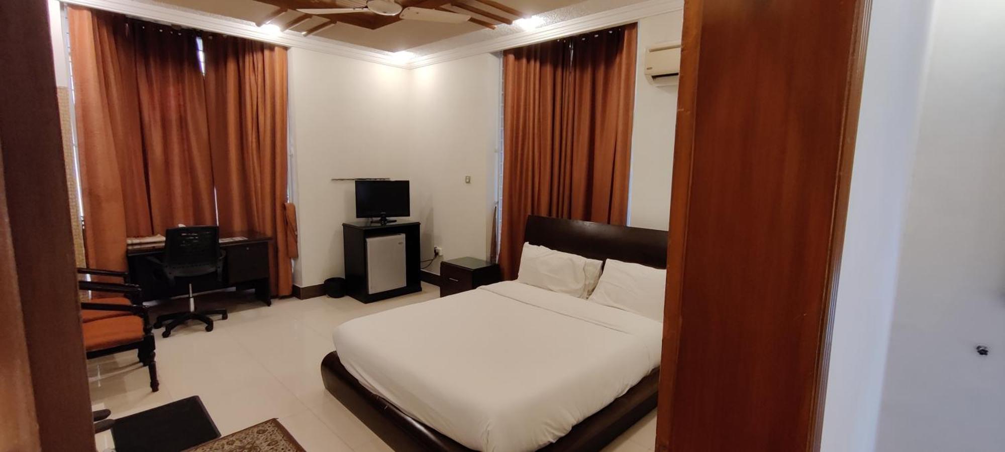 Hotel Capri Executive Islamabad Esterno foto