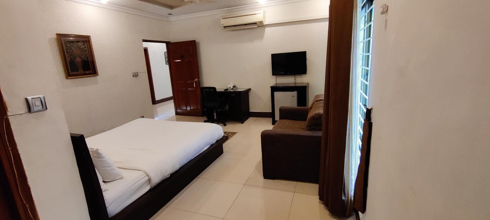 Hotel Capri Executive Islamabad Esterno foto