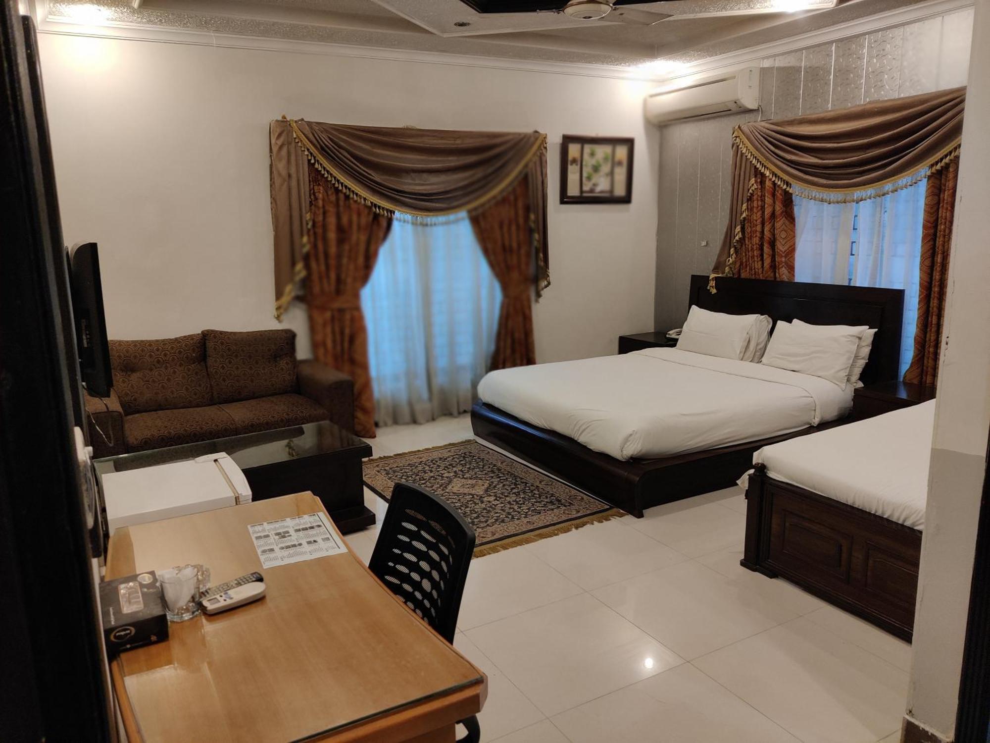 Hotel Capri Executive Islamabad Esterno foto